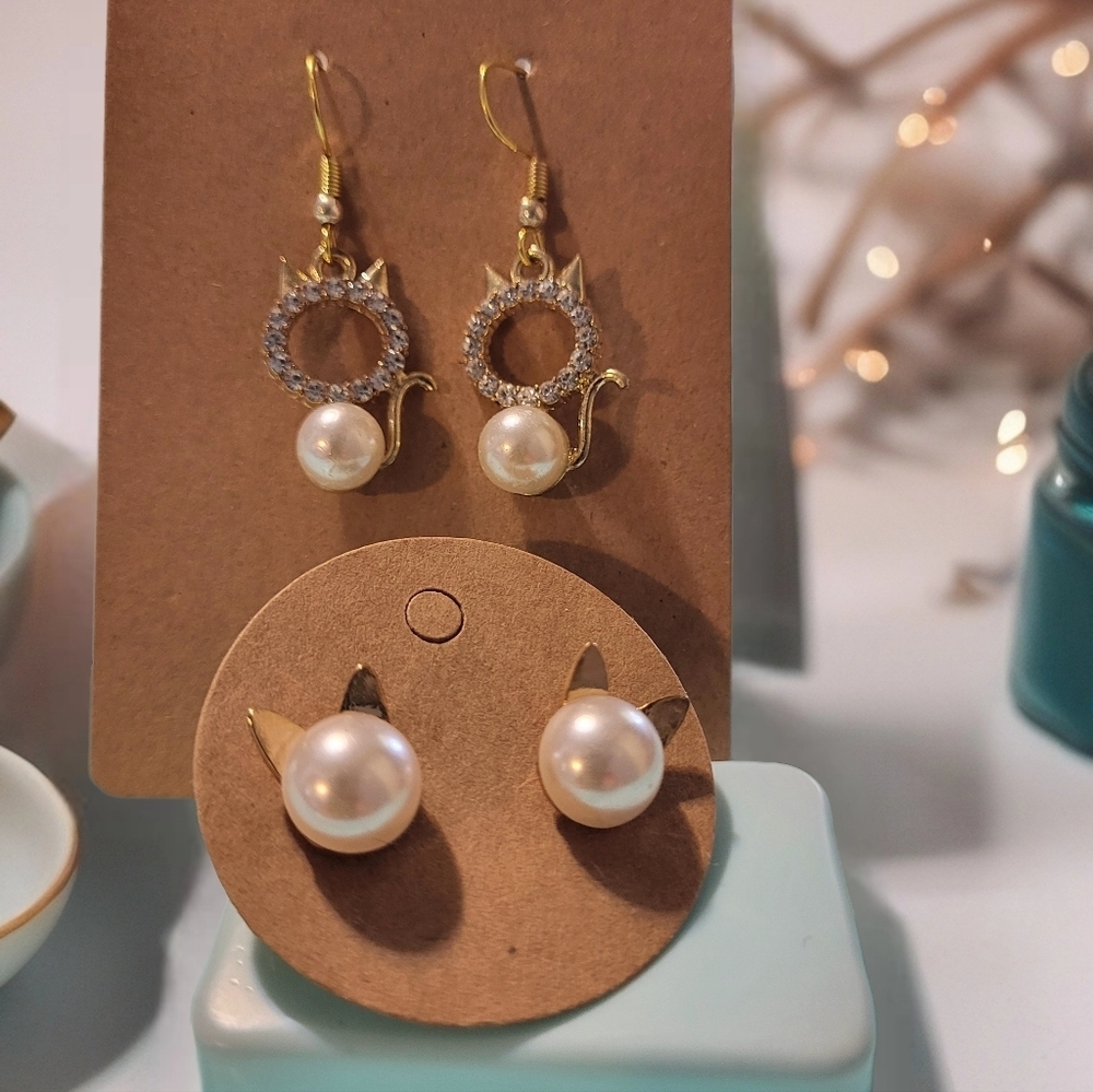 Elegant Gold and Pearl Cat Earrings Set